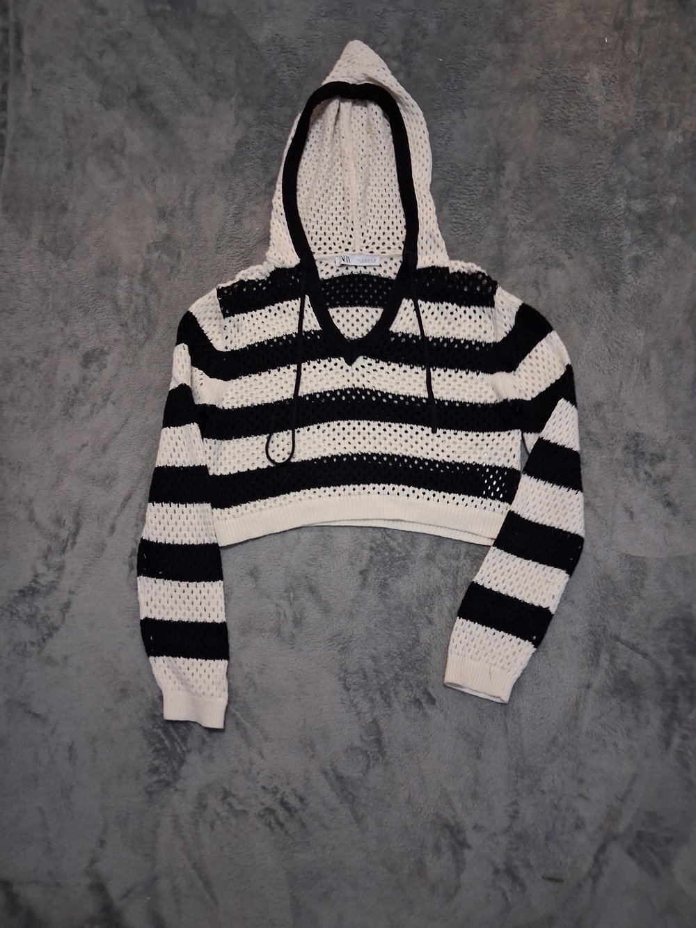 Zara Cropped Open-Knit Hooded Sweater in Black and White Size Small